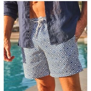 NEW Collars & Co Navy White Geo 7” Riviera Swim Trunks Shorts in Size Large